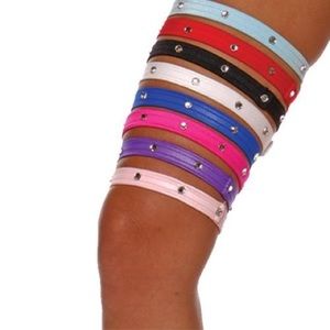 415-- Flat Money Garter with Rhinestone All Around.